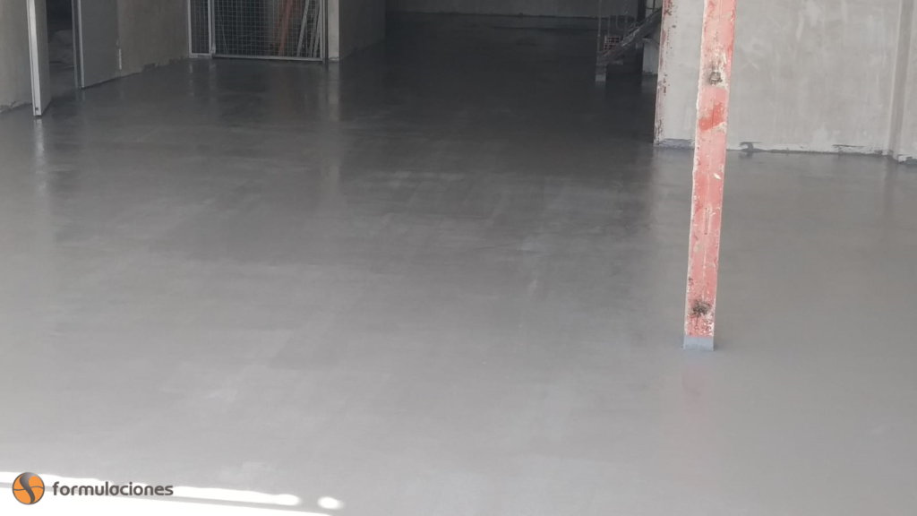 Un caso de éxito: Colocación de pavimento industrial multicapa con nuestro producto PROTECFORMA E2N2