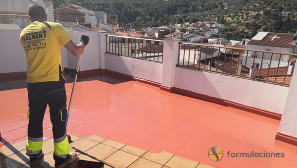 Empleo de HIDROFORMA H2V0 (membrana de poliuretano acrílico alifática) para la impermeabilización de una terraza de 50 m2 en la provincia de Jaén.