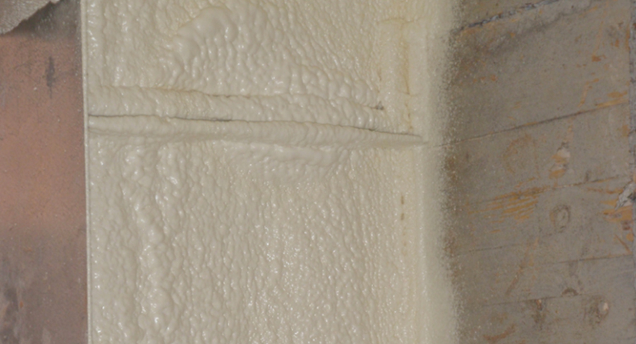 espuma de poliuretano proyectada sobre una pared